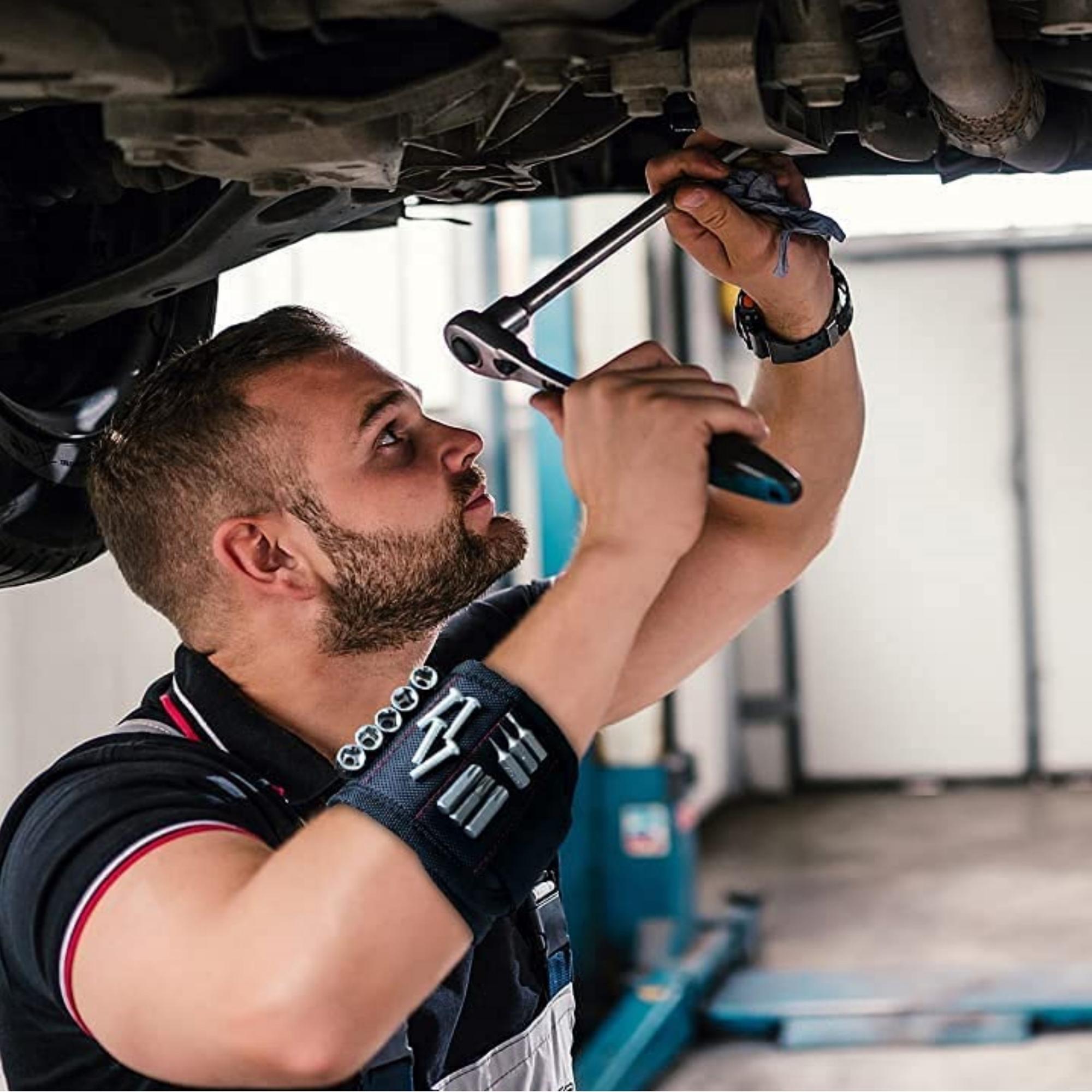 Magnetic Hand Grip To Hold Screws, Nails and Drilling Bits